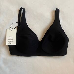 Knix Women's Sleek Black Bra